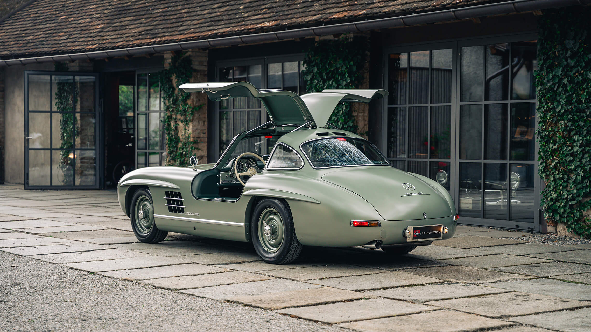 300 SL Roadster 02 2280X1283