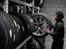 Reifensamstage in Zürich-Seefeld Reifensamstage 3840 2160