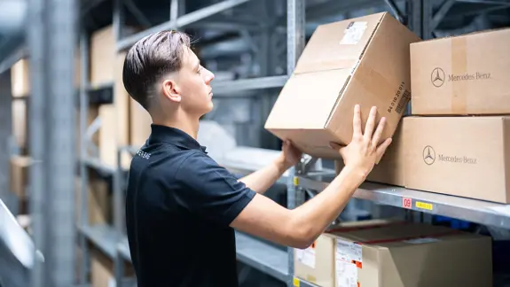 Detailhandelsfachmann Frau 04 2280X1283 Detailhandelsfachmann Frau 04 2280X1283