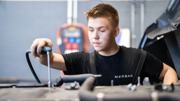 Automobil Mechatroniker NF 02 2280X1283 Automobil Mechatroniker NF 02 2280X1283