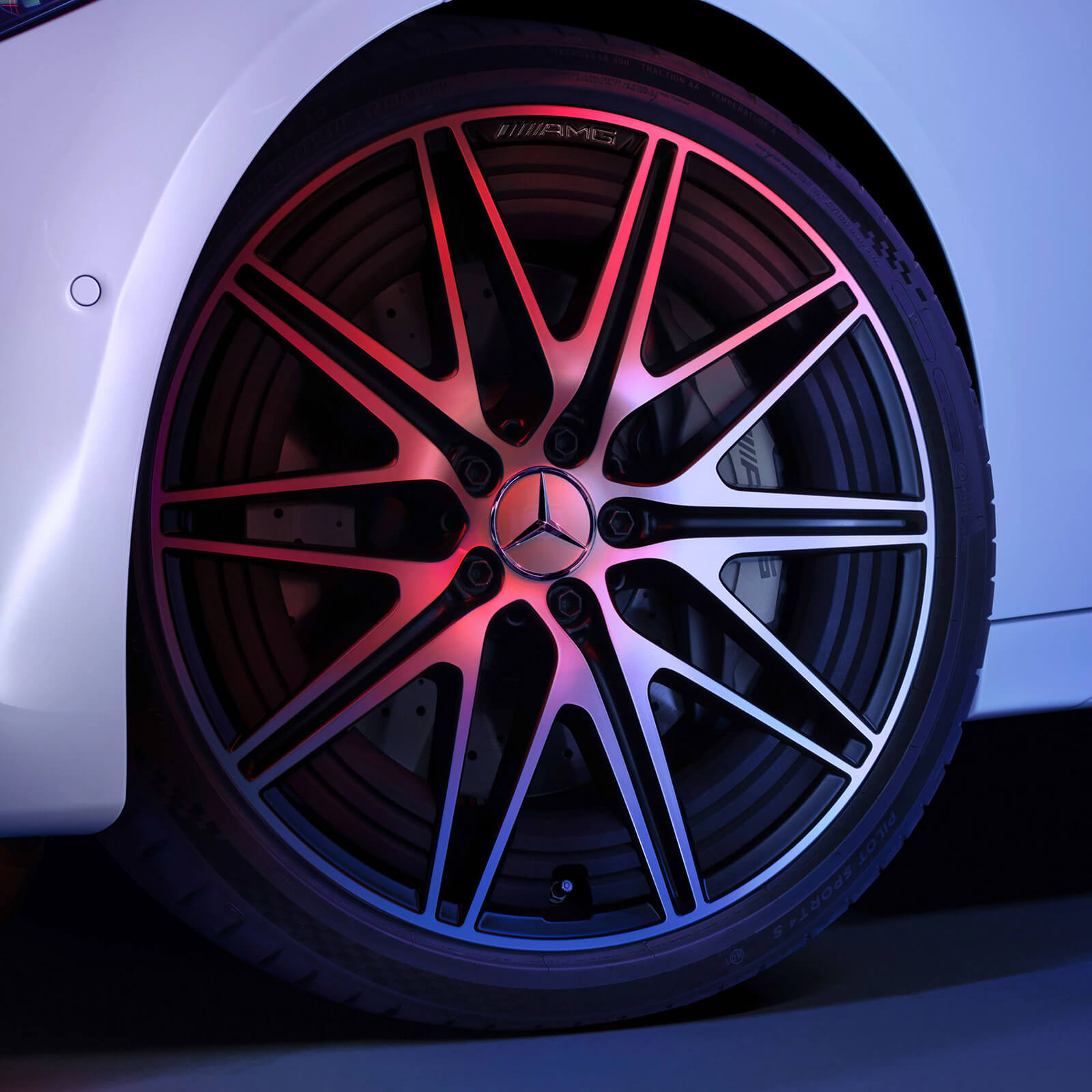 Mercedes AMG C Klasse Limousine AMG Schmiederaeder Leichtmatellfelgen