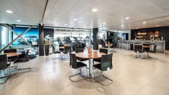 Bern Personenwagen Standort Showroom 08 2280X1283 Bern Personenwagen Standort Showroom 08 2280X1283