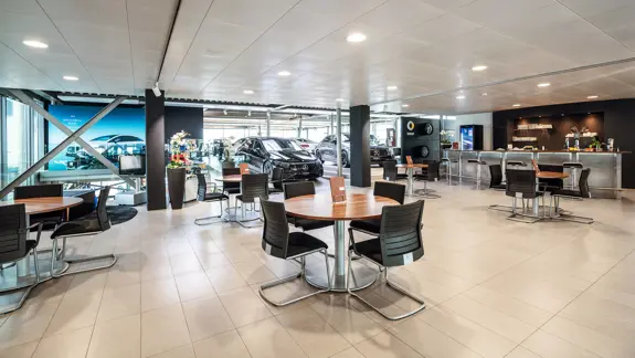 Bern Personenwagen Standort Showroom 08 2280X1283 Bern Personenwagen Standort Showroom 08 2280X1283