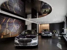 Nouveau Stars@Mercedes-Benz Store à Zurich-Seefeld. Stars@Mercedes Benz Grosser Showroom Mercedes Maybach Innen