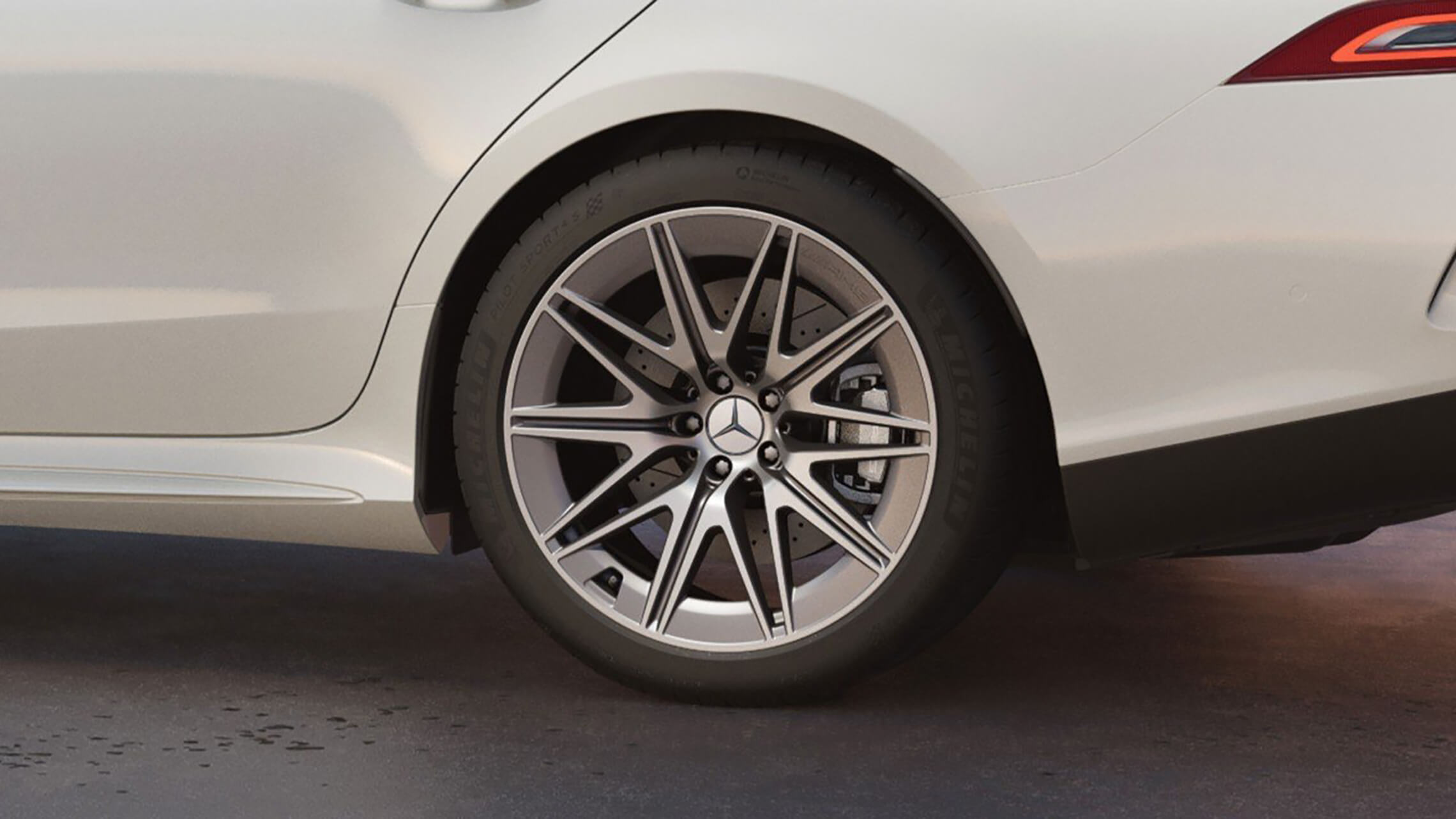 Mercedes AMG GT 43 4MATIC+ 4 Tuerer Coupe AMG Leichtmetallräder im 10-Doppelspeichen-Design - Merbag