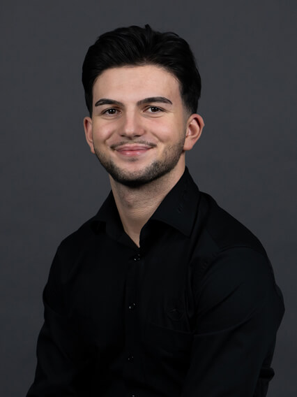 Merbag Ansprechpartner Zuerich Seefeld Ernis Lushaj 426X568