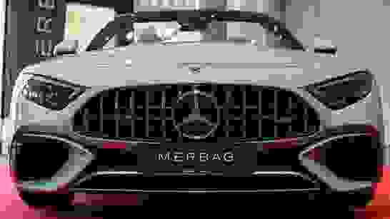 Mercedees AMG SL 18 2280X1283