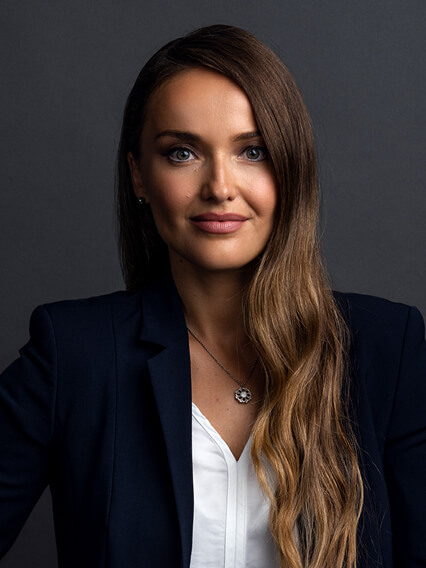 Merbag Ansprechpartnerin Schlieren Personenwagen Leonora Hyseni