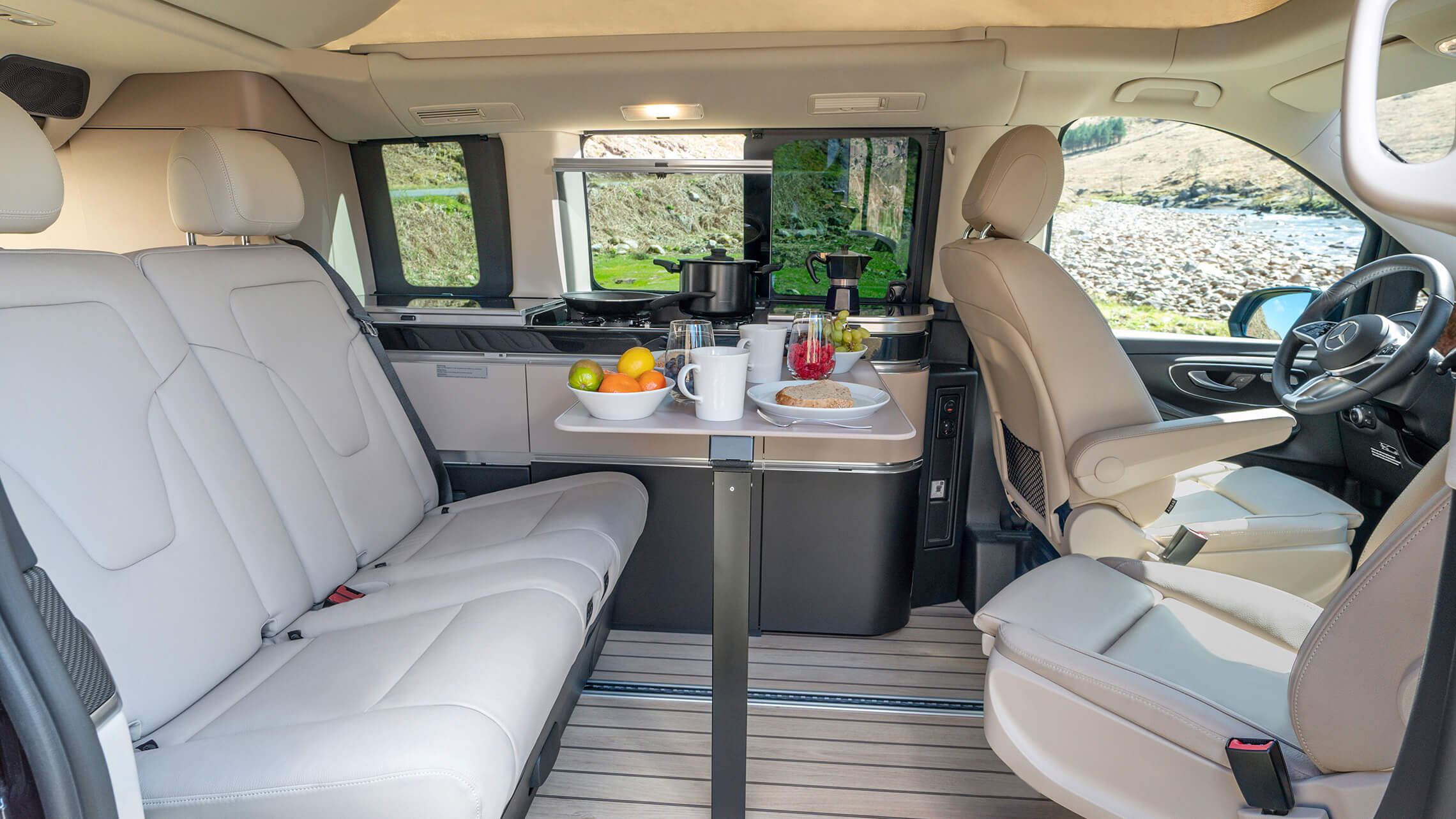 Mercedes V Klasse Marco Polo Küche und Wohnzimmer unterwegs - Merbag