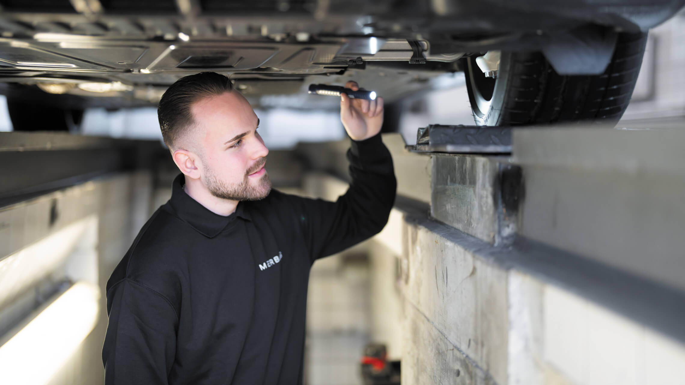 Automobil Mechatroniker 02 2280X1283