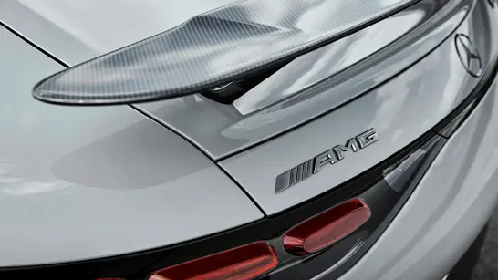 GT 63 PRO 4MATIC+ 10 2280X1283 GT 63 PRO 4MATIC+ 10 2280X1283