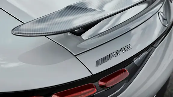 GT 63 PRO 4MATIC+ 10 2280X1283 GT 63 PRO 4MATIC+ 10 2280X1283