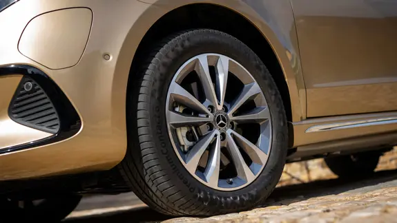 EQV Leichtmetallräder im 20-Speichen-Design - Merbag EQV Leichtmetallräder im 20-Speichen-Design - Merbag