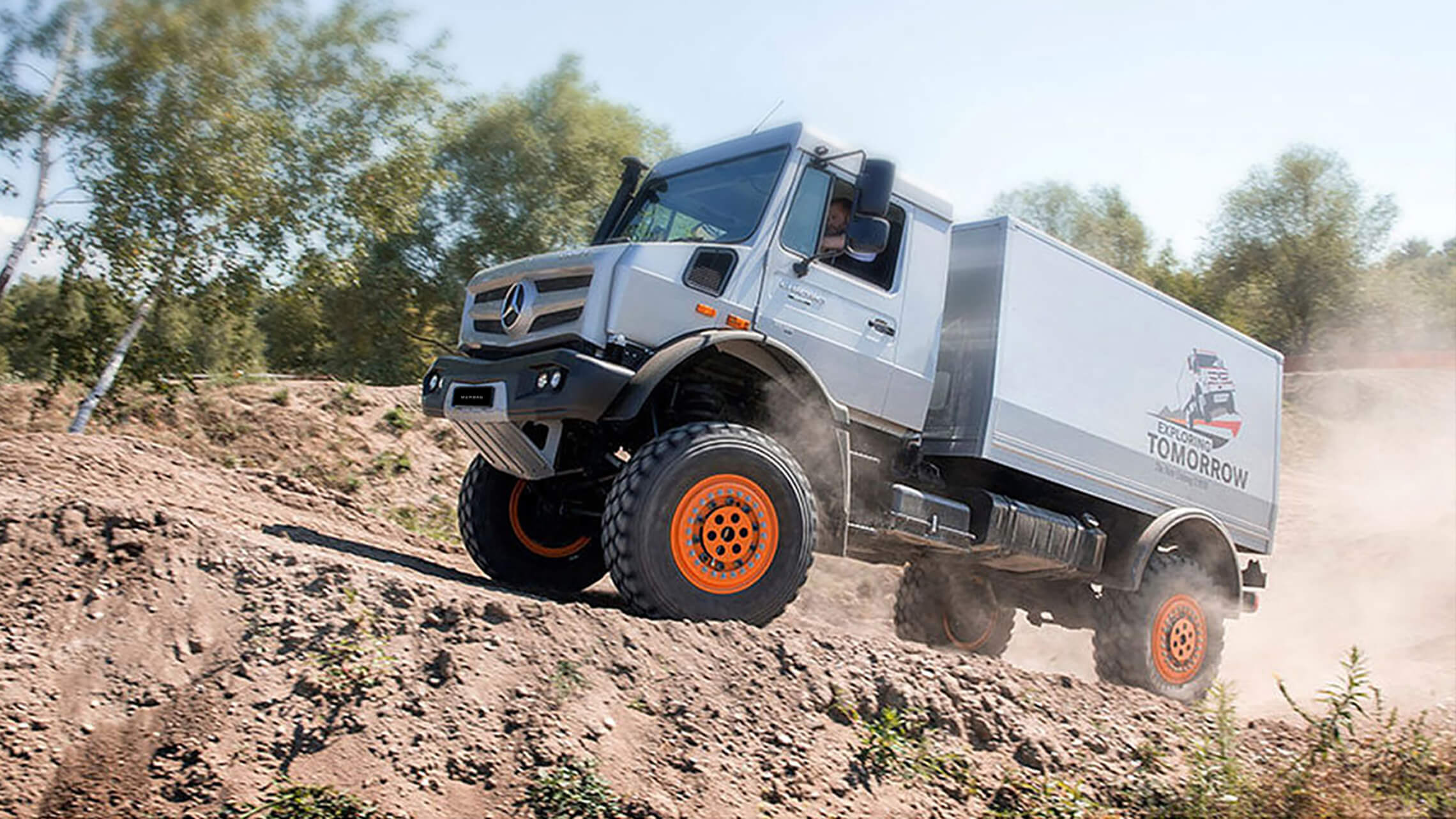 Mercedes Hochgelaendegaengiger Unimog 03
