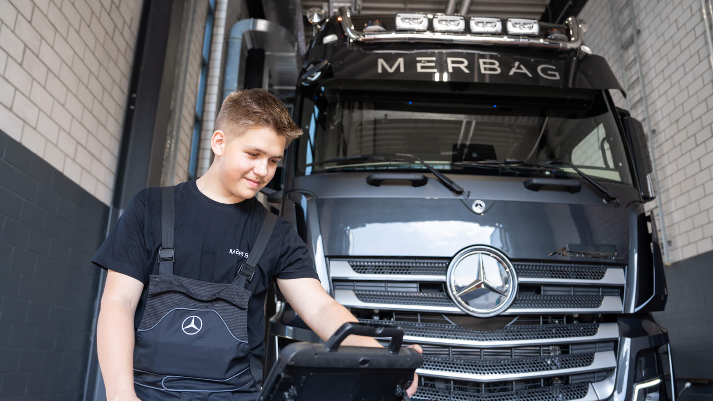 Automobil Mechatroniker NF 05 2280X1283