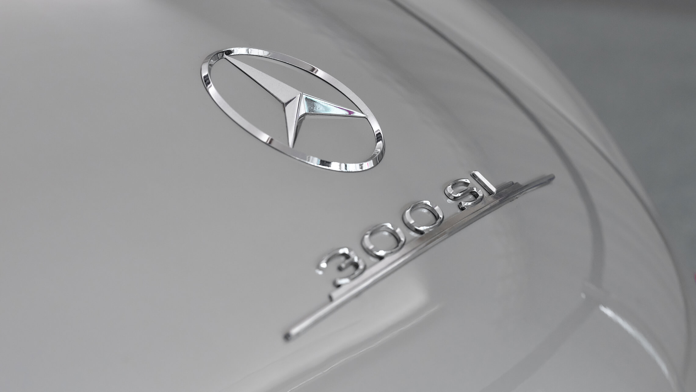 Mercedees AMG SL 17 2280X1283