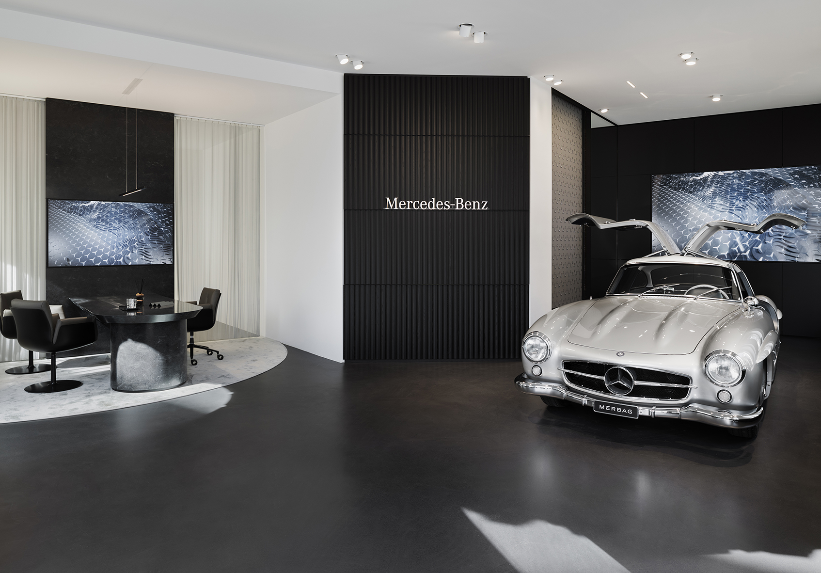 Stars@Mercedes Benz Kleiner Showroom Mercedes Benz Innen