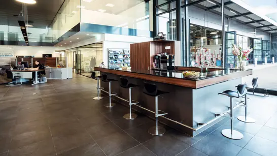 Schlieren Nutzfahrzeuge Standort Showroom 03 2280X1283 Schlieren Nutzfahrzeuge Standort Showroom 03 2280X1283